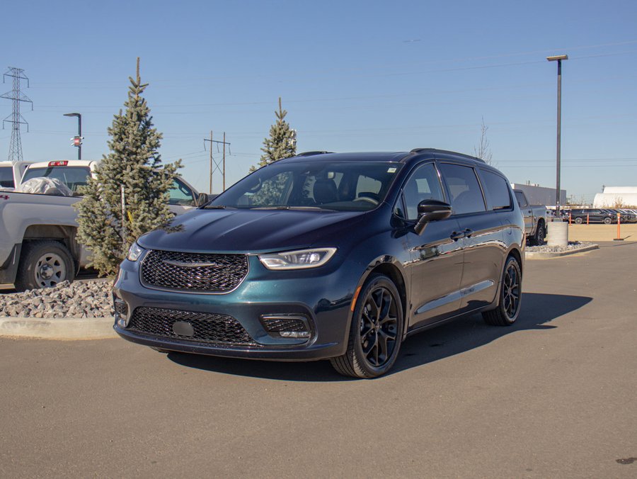 2025 Chrysler Pacifica Limited 3.6L 7 Passenger | Panoramic Sunroof Blue