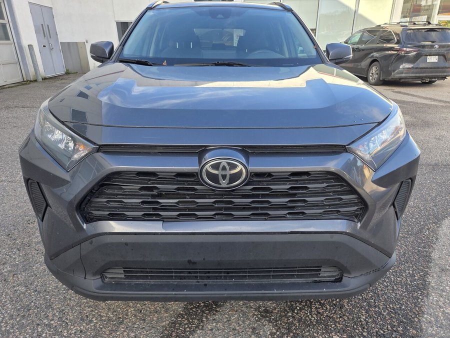 Toyota RAV4 LE LE 2021 Gris