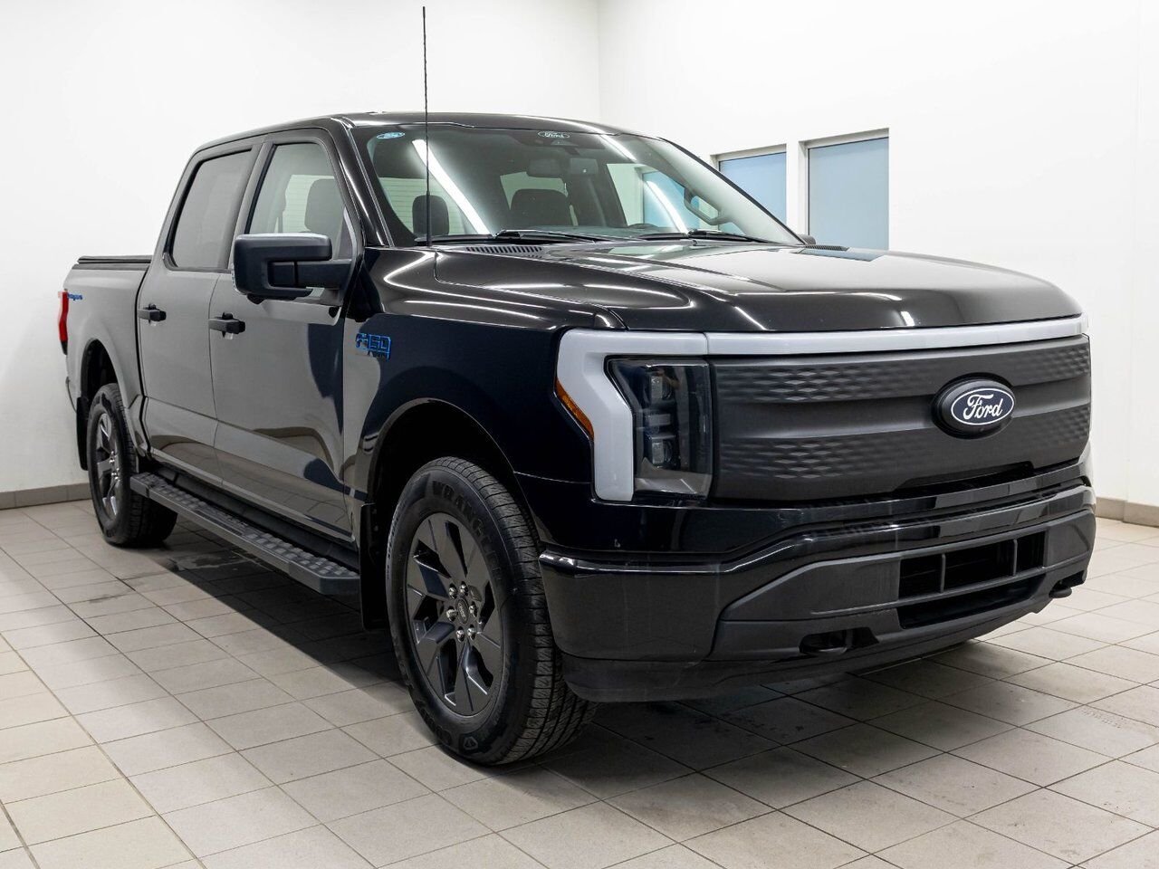 Ford F-150 Lightning XLT CREW 4X4 *SIEGES CHAUF* CAM 360 *CHARGE RAPIDE 2024 Noir Saint-Jérôme - photo #9