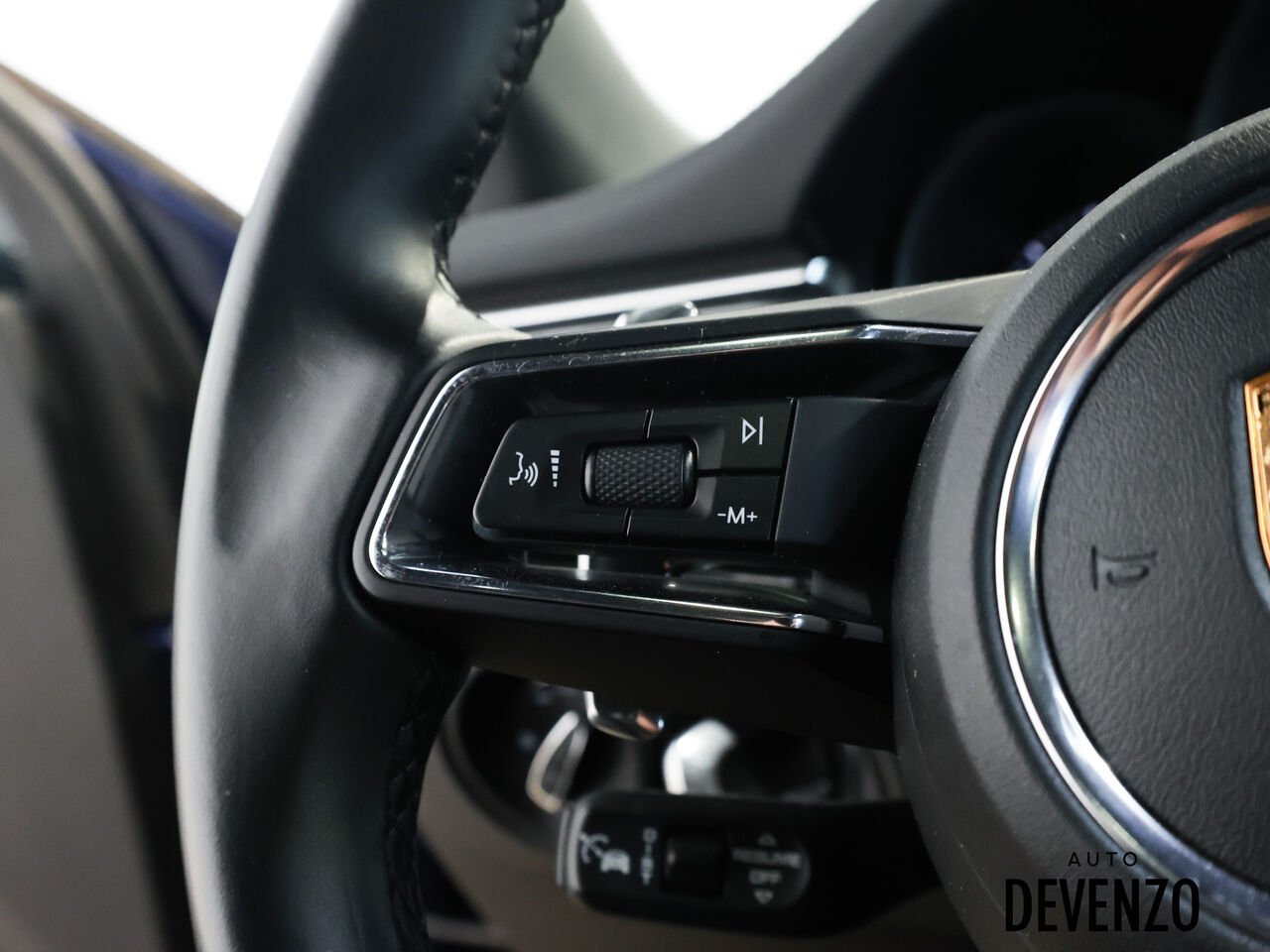 2025 Porsche Macan Blue Saint-Eustache - photo #15