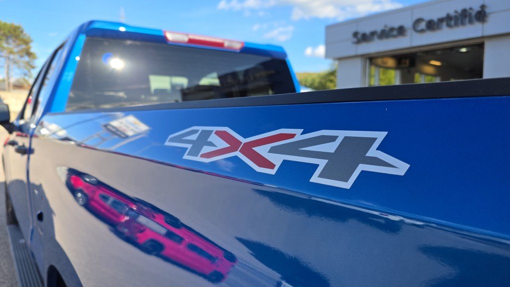 2023 CHEVROLET Silverado 1500 Custom 4X4 Blue Mont-Laurier - photo #12