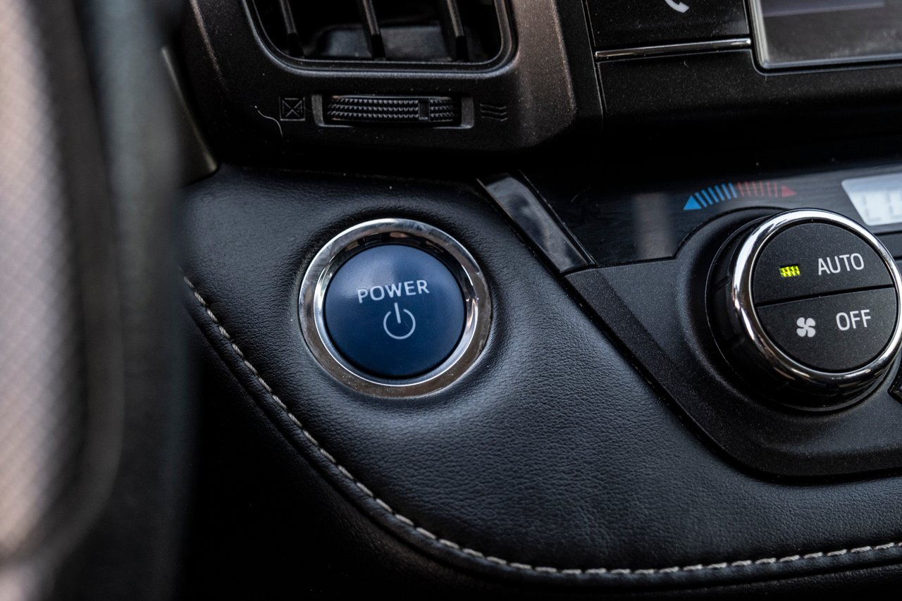 2018 Toyota RAV4 Grey Gatineau - photo #18