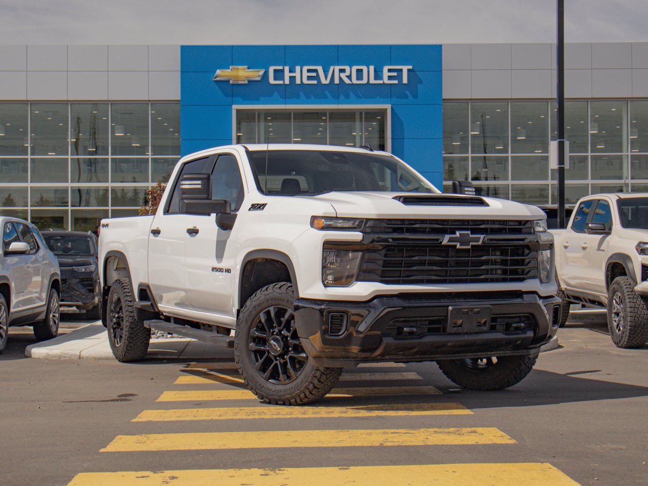 2025 Chevrolet Silverado 2500HD 4WD Crew Cab 159 Custom White Sherwood Park - photo #1