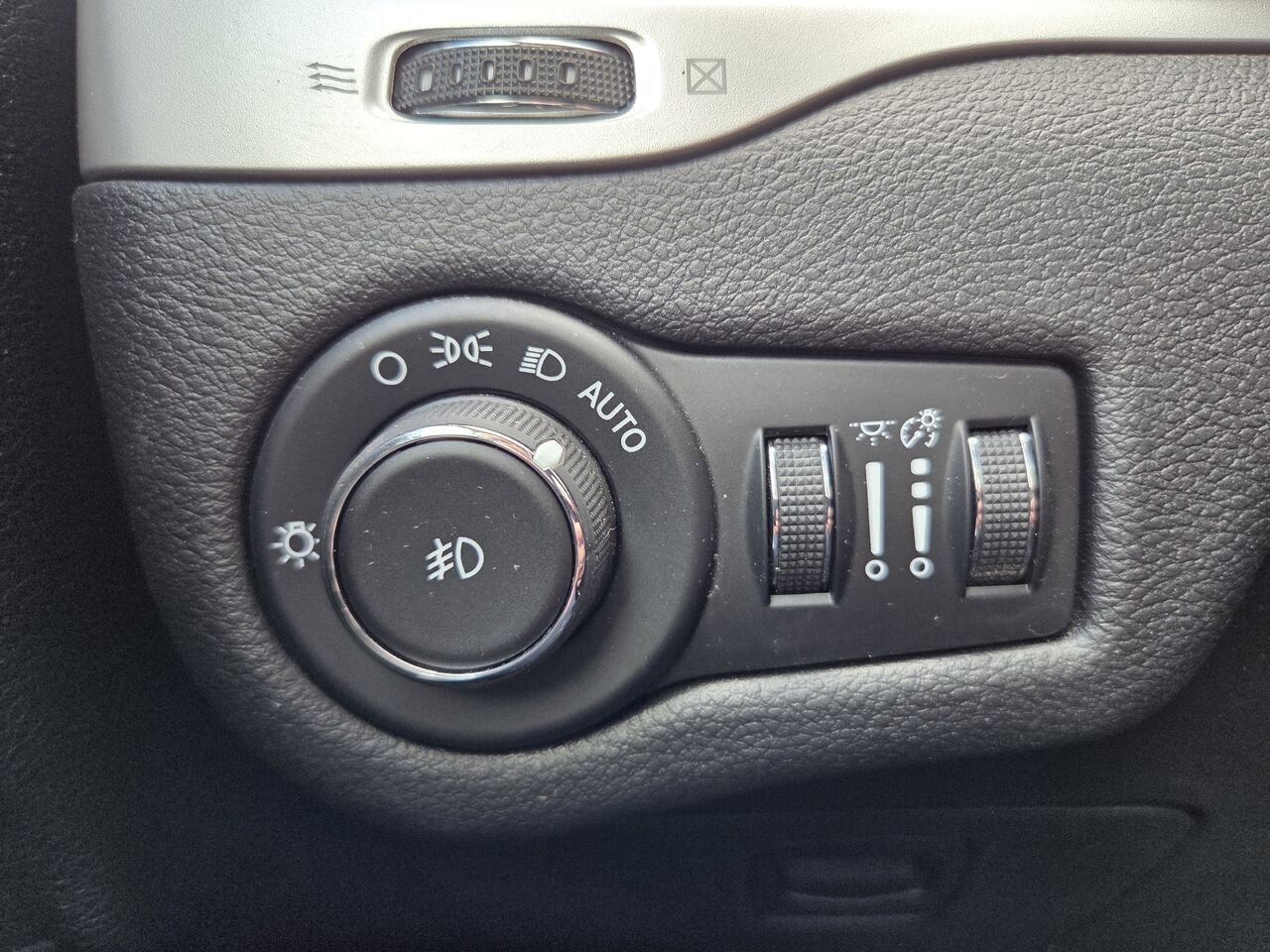 2018 JEEP CHEROKEE TRAILHAWK Silver Mont-Laurier - photo #15