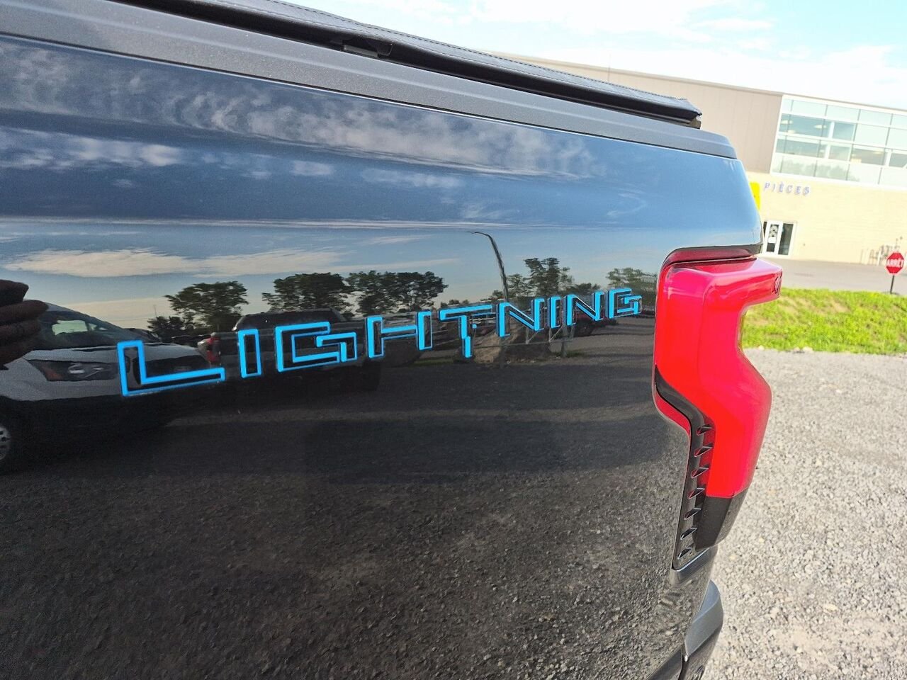 2022 Ford F-150 Lightning Black Saint-Jérôme - photo #7
