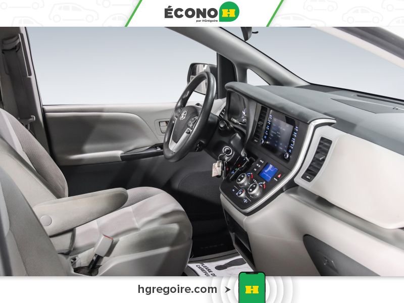 2020 Toyota Sienna White Saint-Eustache - photo #24