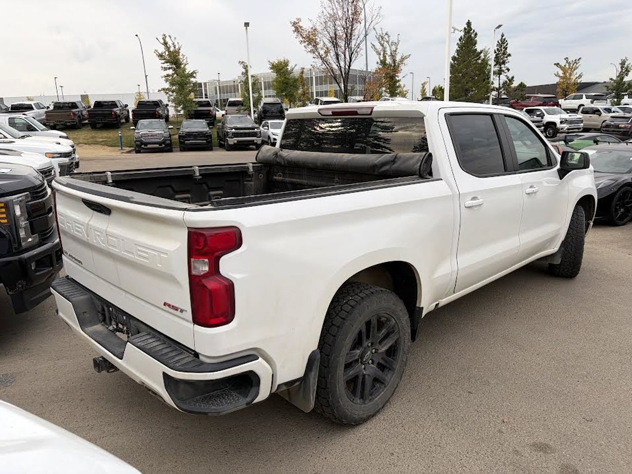 2023 Chevrolet Silverado 1500 4WD Crew Cab 147 RST White Sherwood Park - photo #4