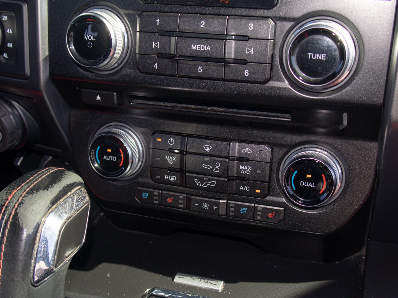 2016 Ford F-150 4WD SuperCrew 145 Lariat Black Sherwood Park - photo #29