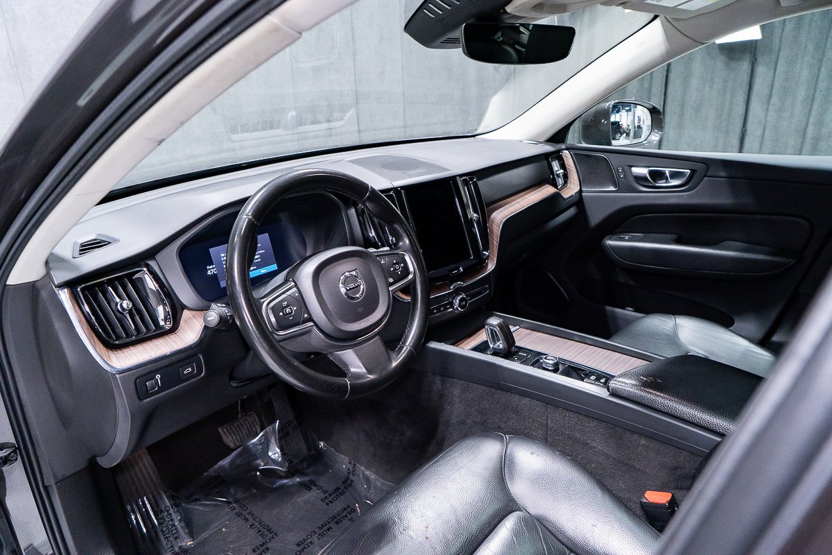 2022 Volvo XC60 B6 MOMENTUM PREMIUM CLIMAT HARMAN KARDON Grey Montreal - photo #6