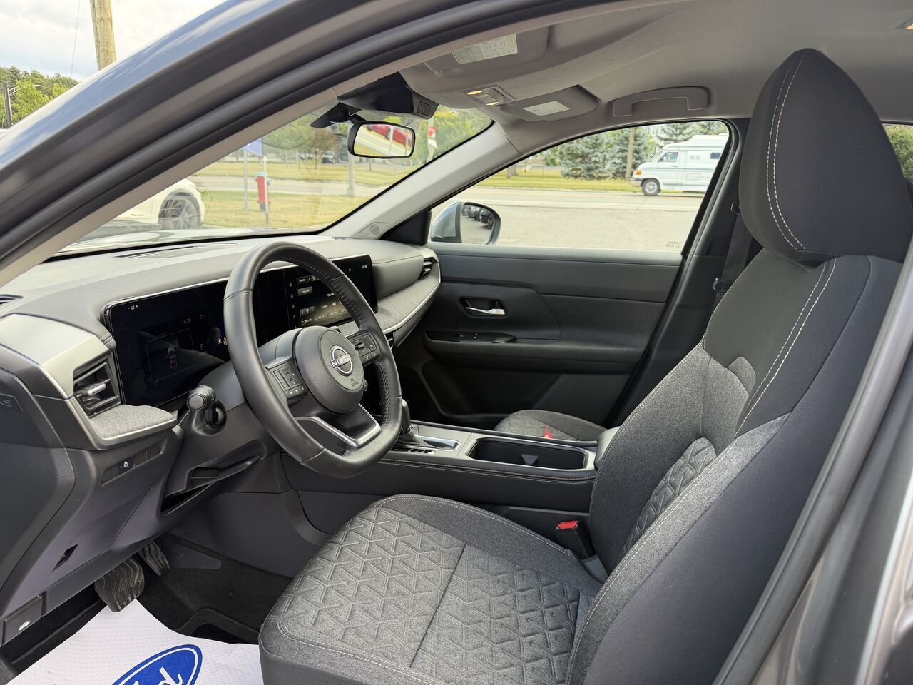 2025 NISSAN KICKS SV Grey Montmagny - photo #8