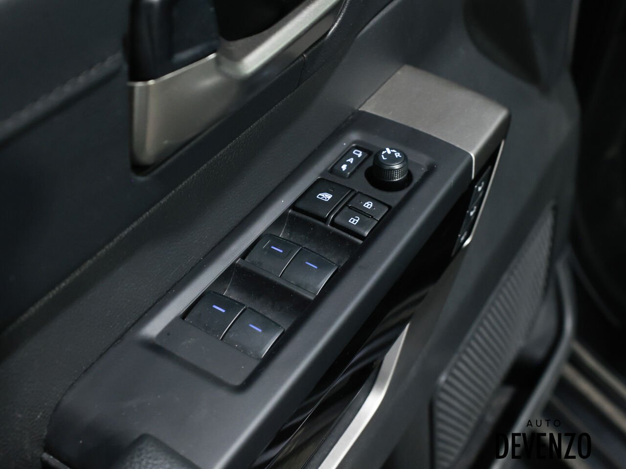 2024 Toyota Tundra Grey Saint-Eustache - photo #11