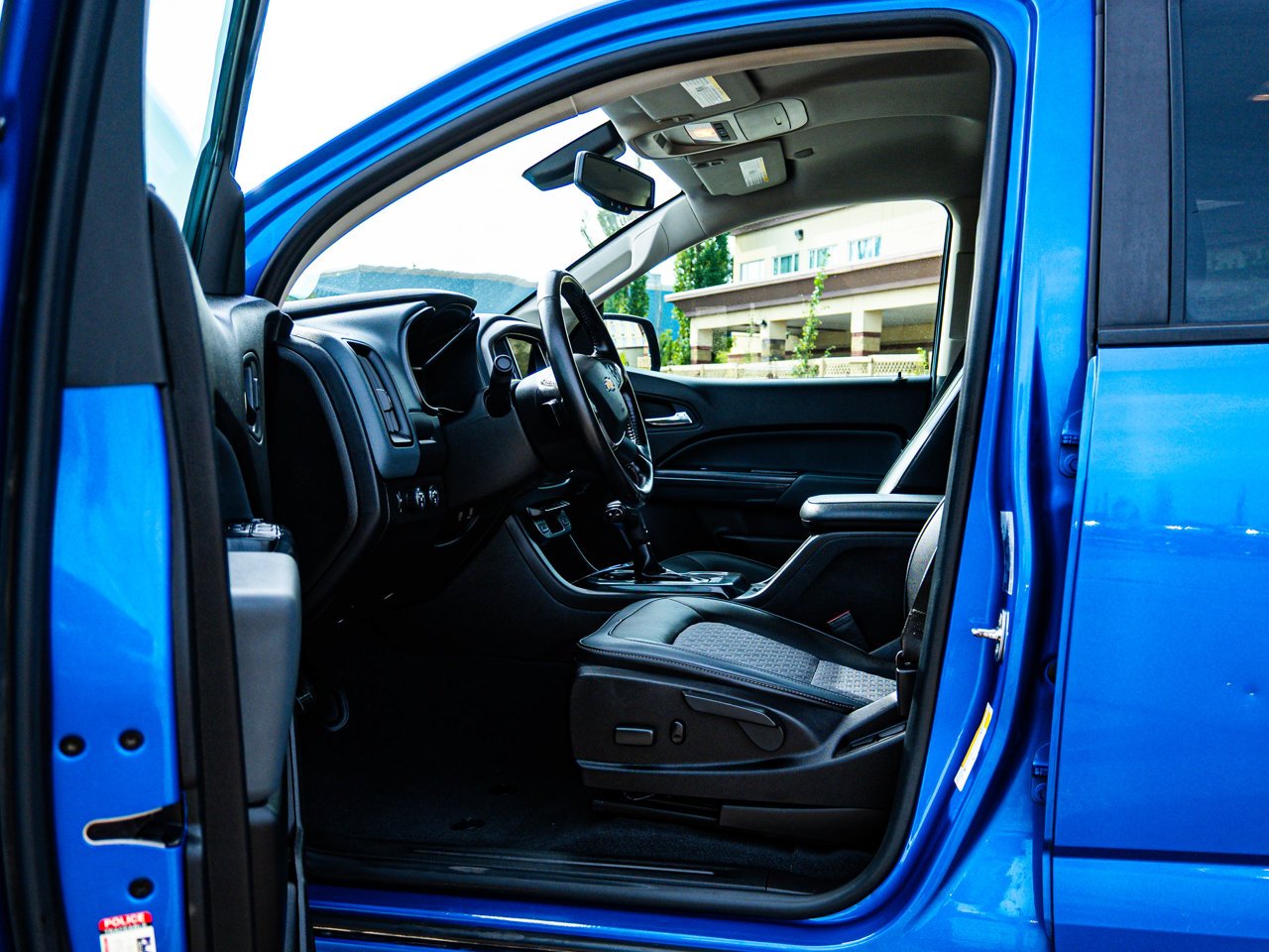 2021 Chevrolet Colorado 4WD Crew Cab 128 Z71 Blue Sherwood Park - photo #16