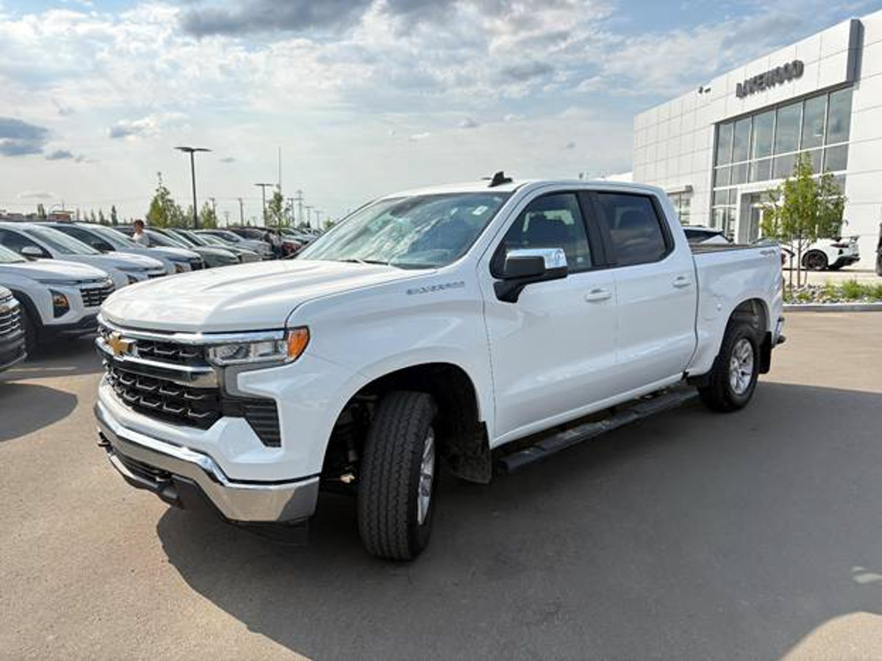 2025 Chevrolet Silverado 1500 4WD Crew Cab 147 LT White Sherwood Park - photo #2