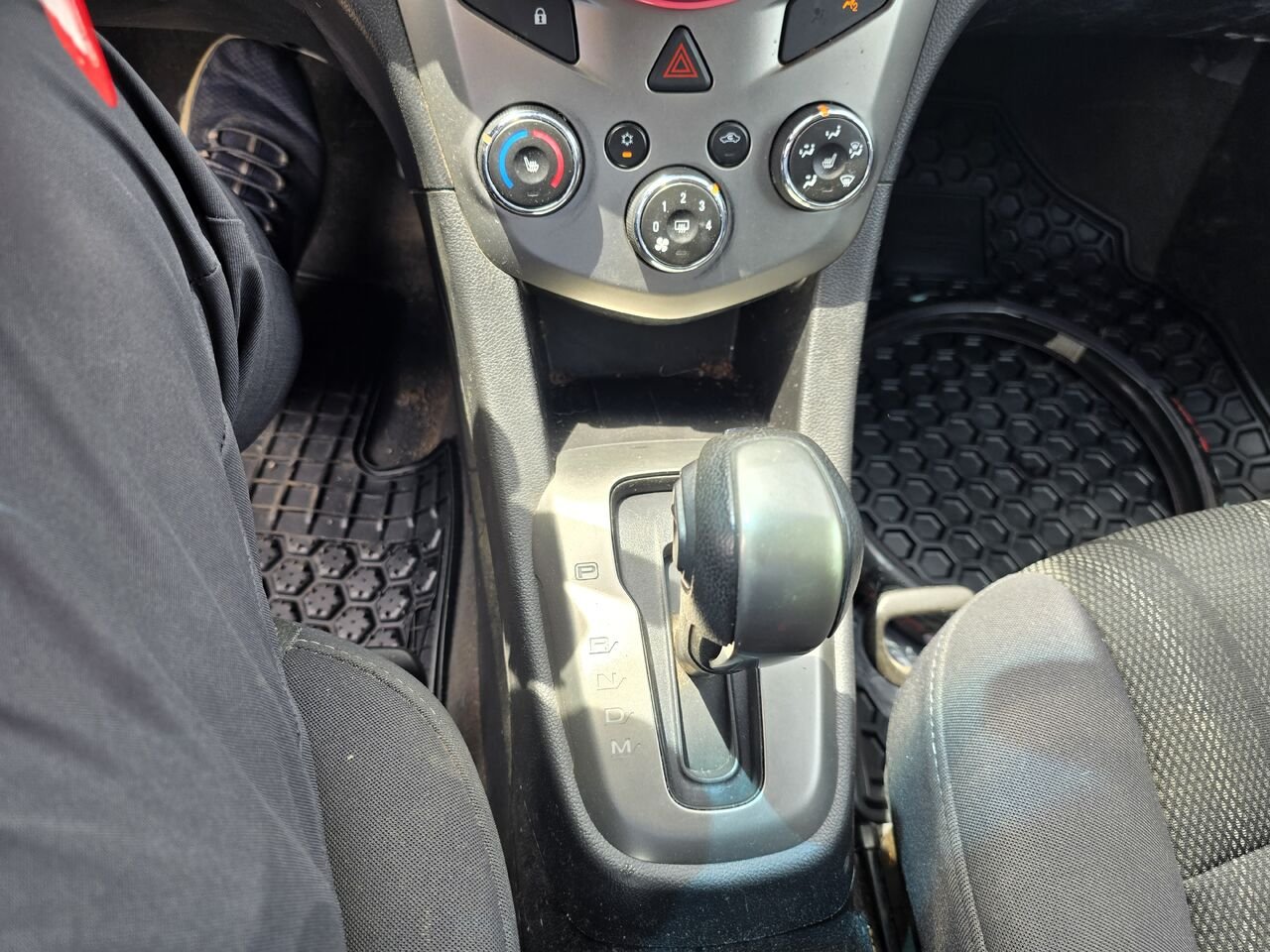 2014 Chevrolet Sonic Black  - photo #14