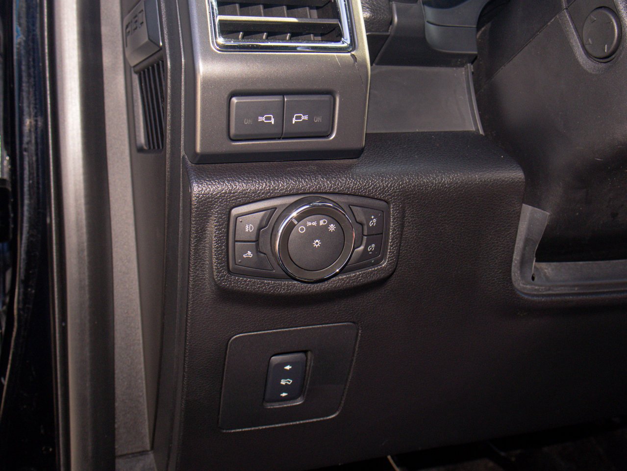 2016 Ford F-150 4WD SuperCrew 145 Lariat Black Sherwood Park - photo #22