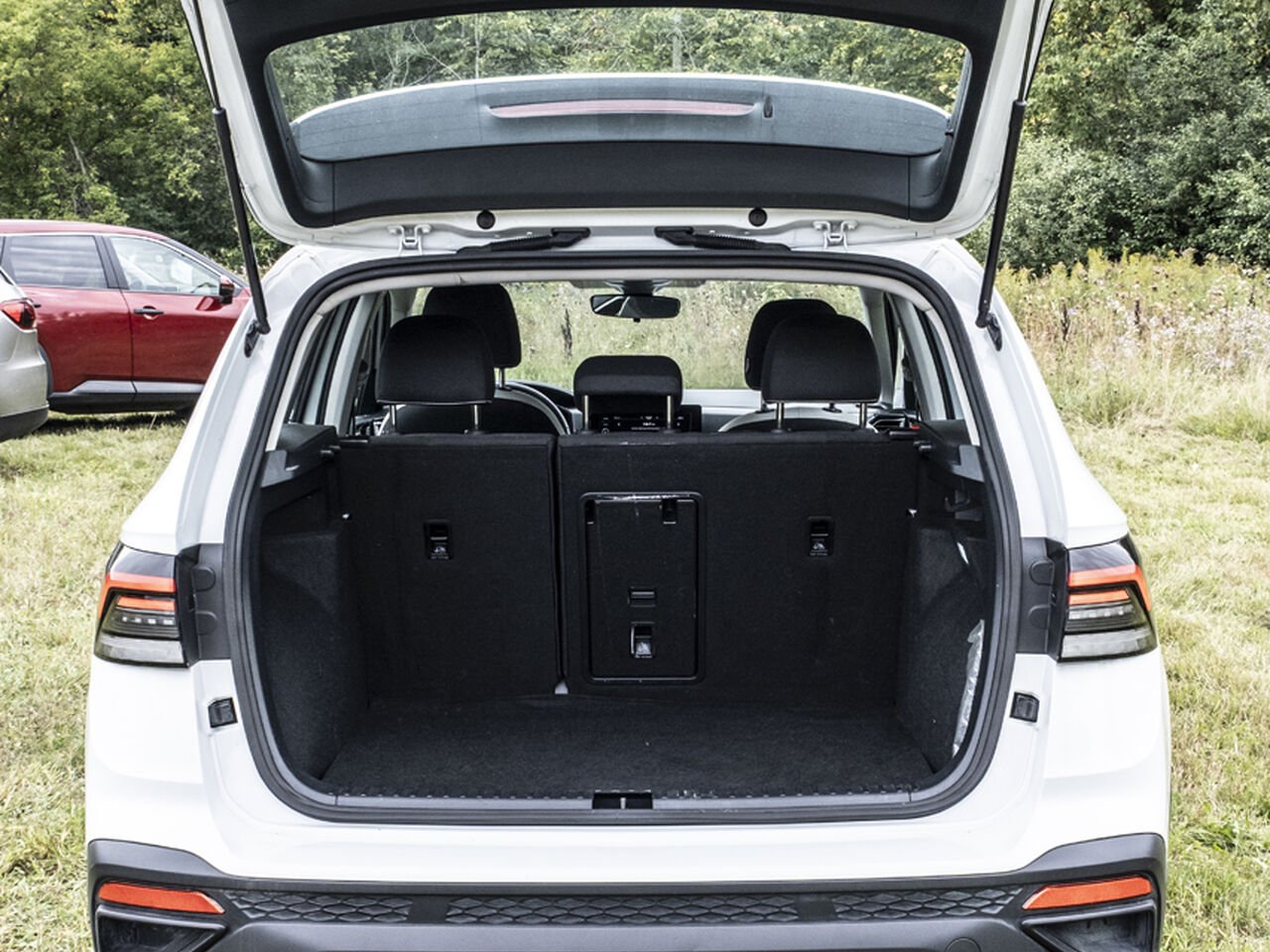 2025 Volkswagen Taos White Gatineau - photo #7