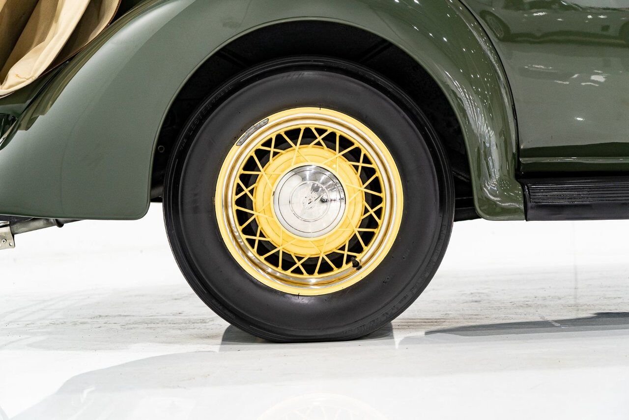 Ford Model 48 Phaeton PRIX EN USD | Beautifully presented in original condition 1936 Vert Montréal - photo #50