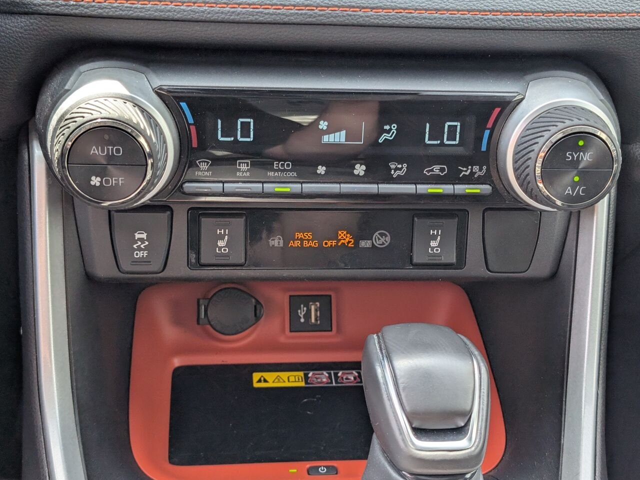 Toyota RAV4 Trail/SIÈGES CHAUFFANTS/TOIT OUVRANT/VOLANT CHAUFFANT/AC BIZONE/ 2024 Vert Kaki avec toit glace Sherbrooke - photo #10