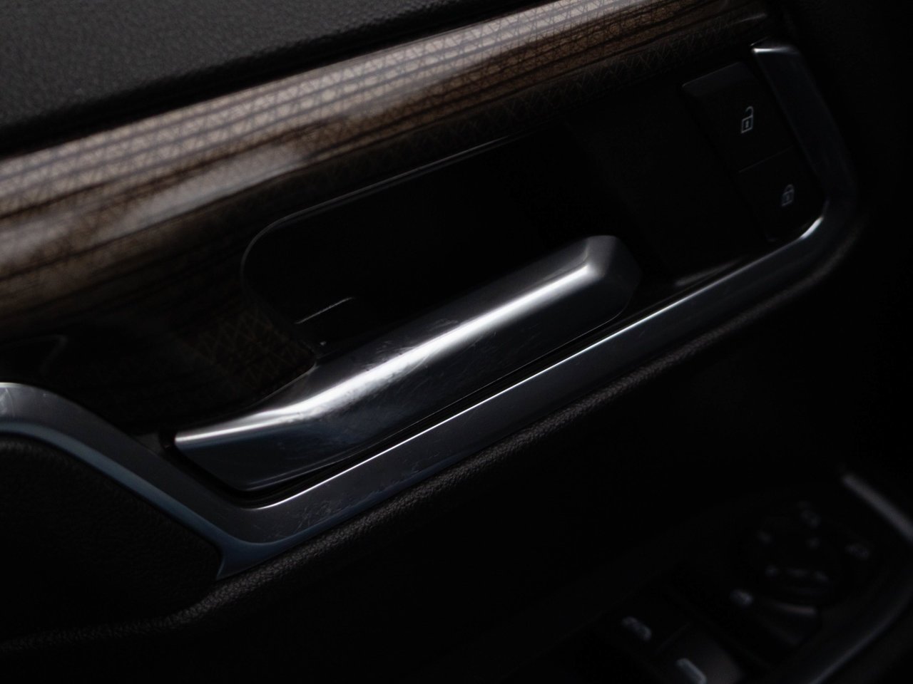 2024 Chevrolet Silverado 1500 4WD Crew Cab 147 LT Trail Boss White Sherwood Park - photo #16