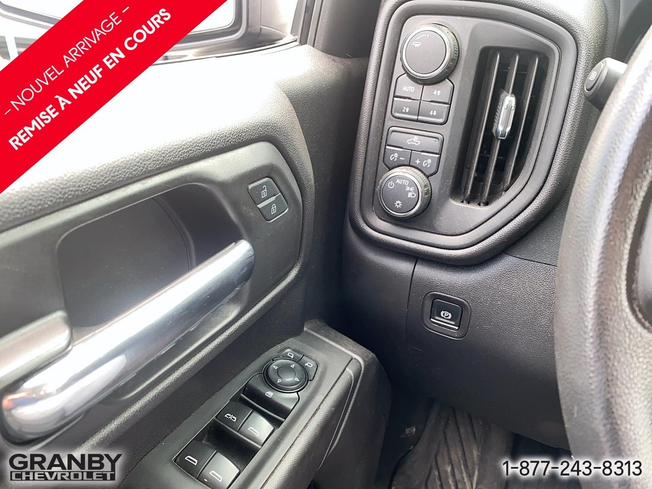 Chevrolet Silverado 1500 Custom Trail Boss crewcab boite 6.6 | 26-0908A 2024 Noir Granby - photo #11