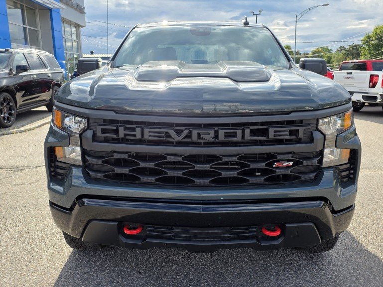 2025 Chevrolet Silverado 1500 Custom TrailBoss Z71 Green Mont-Laurier - photo #1