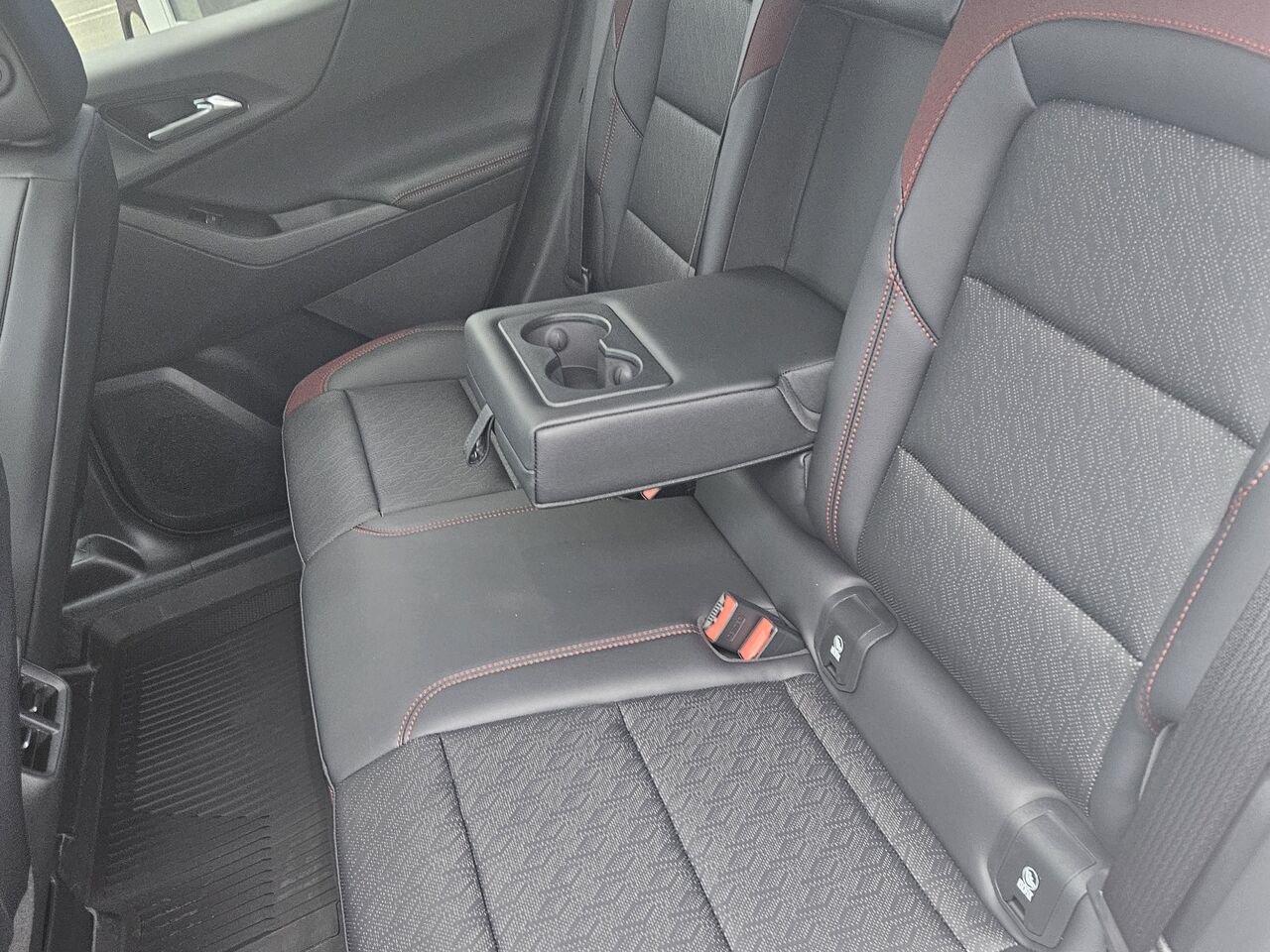 Chevrolet Equinox RS 4 portes TI 2027 Blanc polaire, triple couche Thetford Mines - photo #17