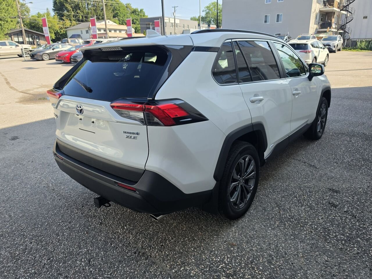 Toyota RAV4 XLE HYBRIDE 2023 Blanc Mont-Laurier - photo #4