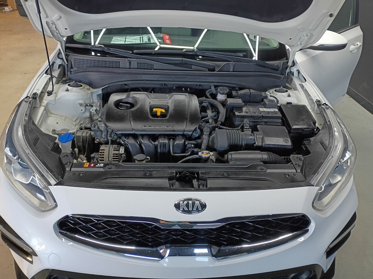 2021 Kia Forte White Blainville - photo #33