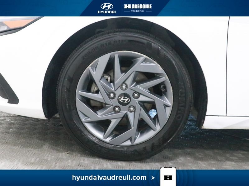 Hyundai Elantra YE21 | Preferred IVT 2024 Blanc Laval - photo #32