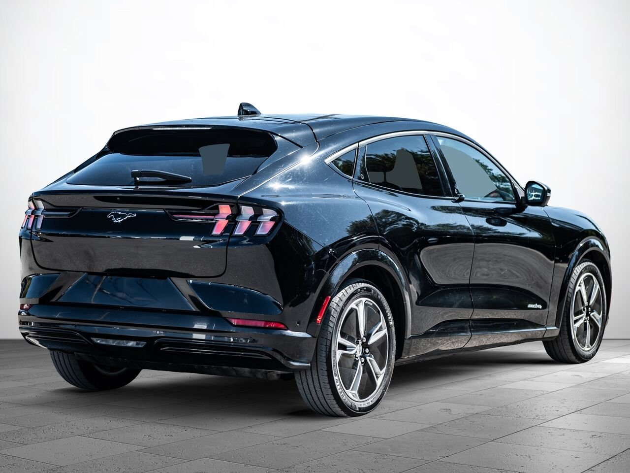 2023 Ford Mustang Mach-E Black Sainte-Julienne - photo #4