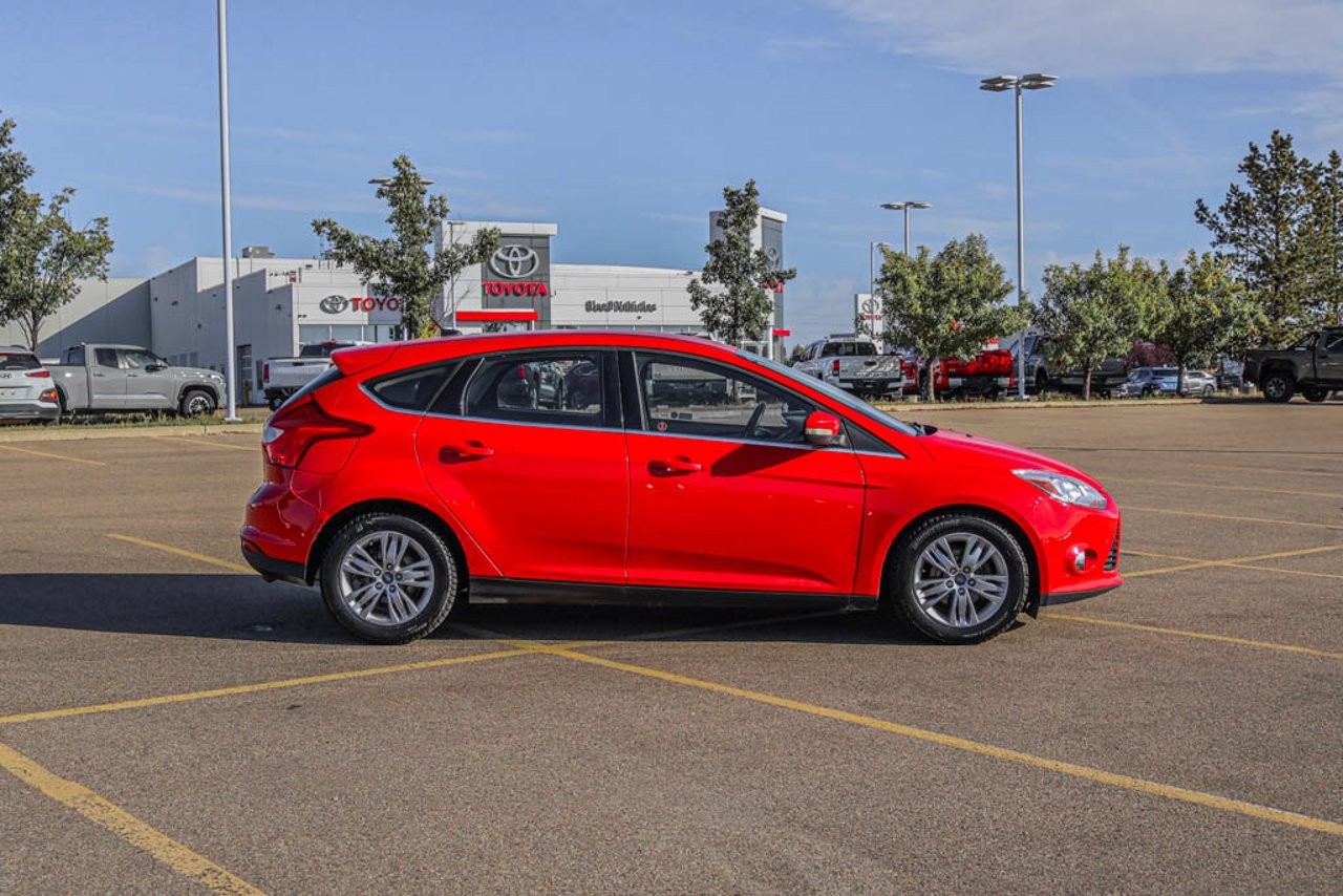 2012 Ford Focus 5dr HB SEL Red Sherwood Park - photo #9