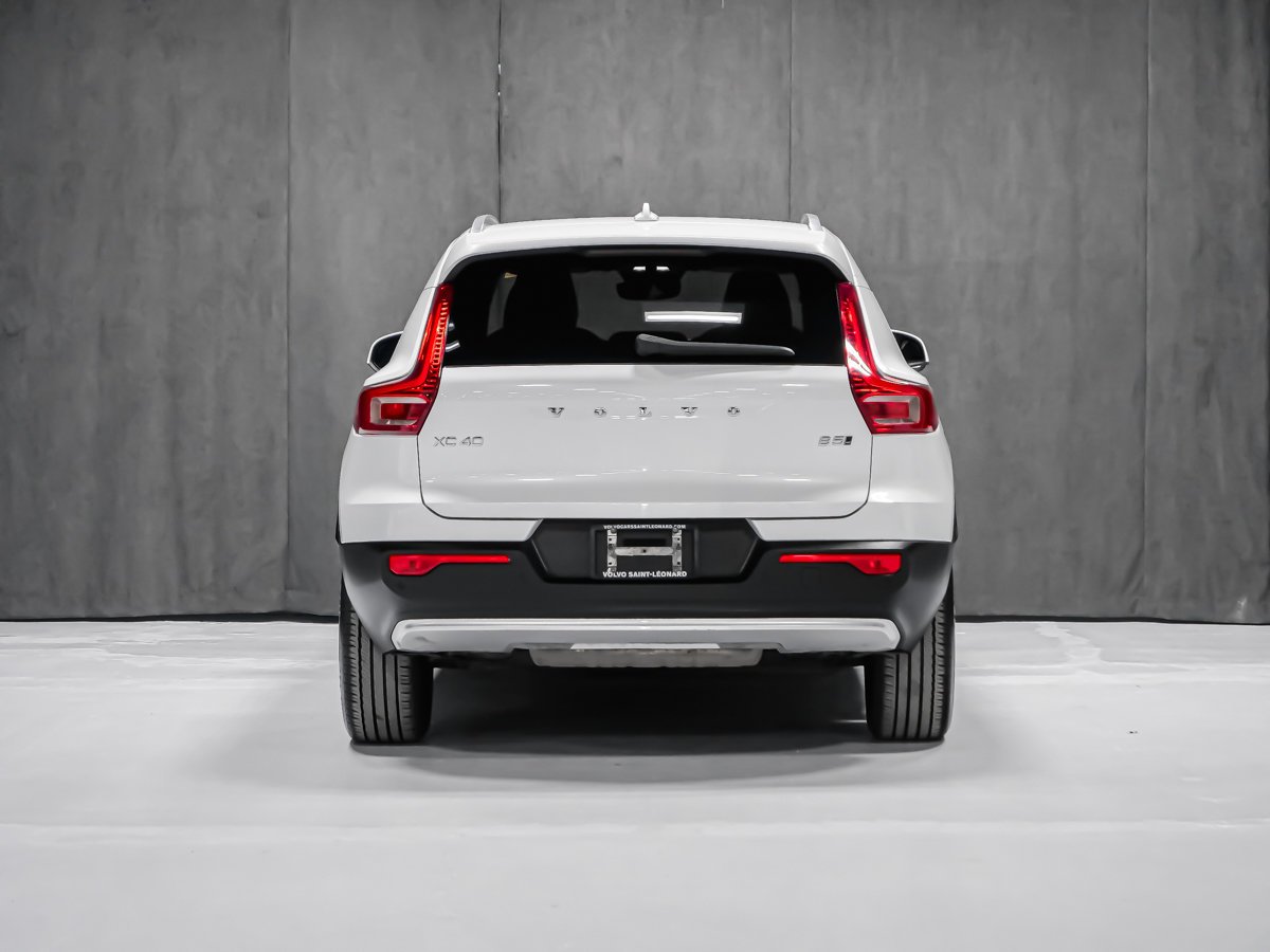 2023 Volvo XC40 B5 CORE CONVENIENCE CLIMATE White Montreal - photo #4