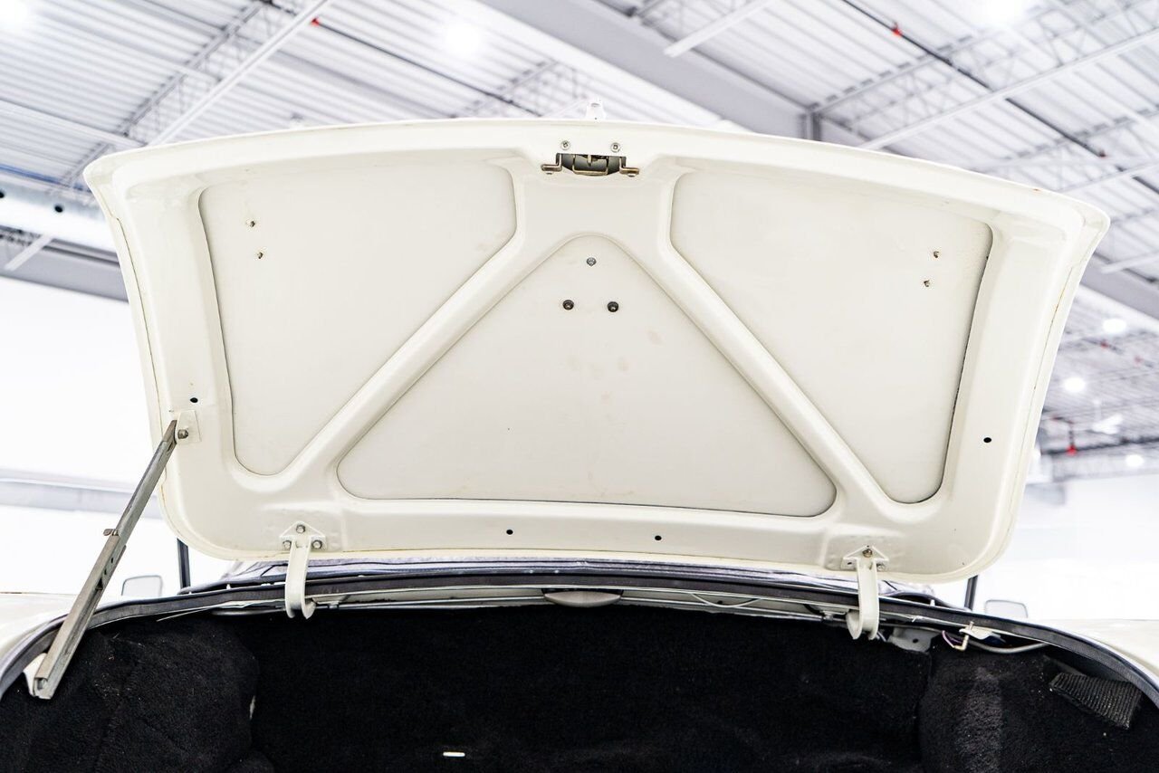 MG B Beautifully presented from former complete restoration 1979 Blanc Montréal - photo #28
