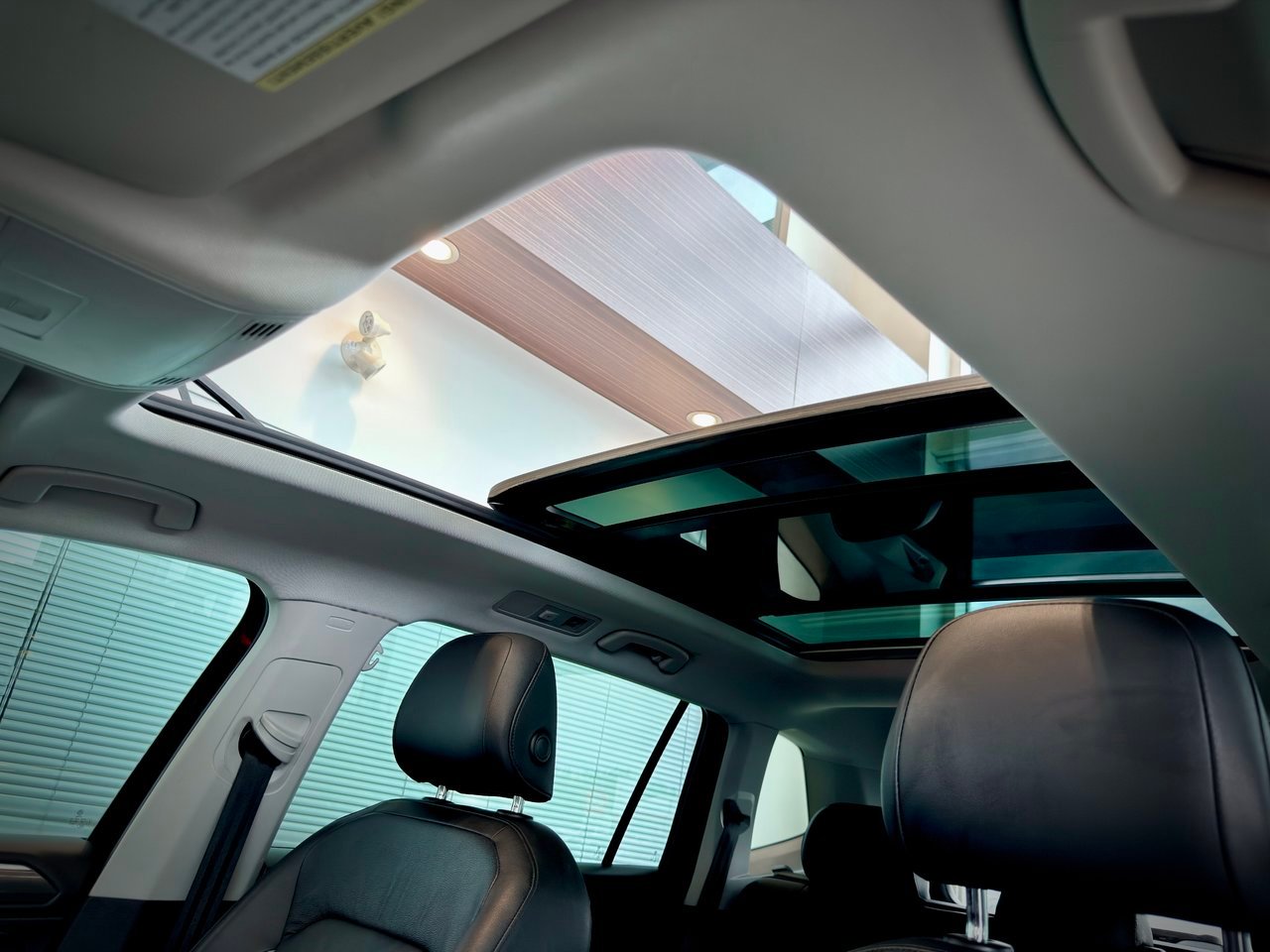 2018 Volkswagen Tiguan Black Notre-Dame-des-Prairies - photo #14