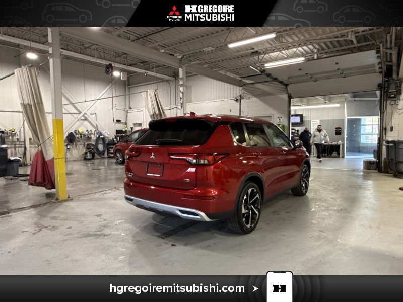 2024 Mitsubishi Outlander Red Laval - photo #8