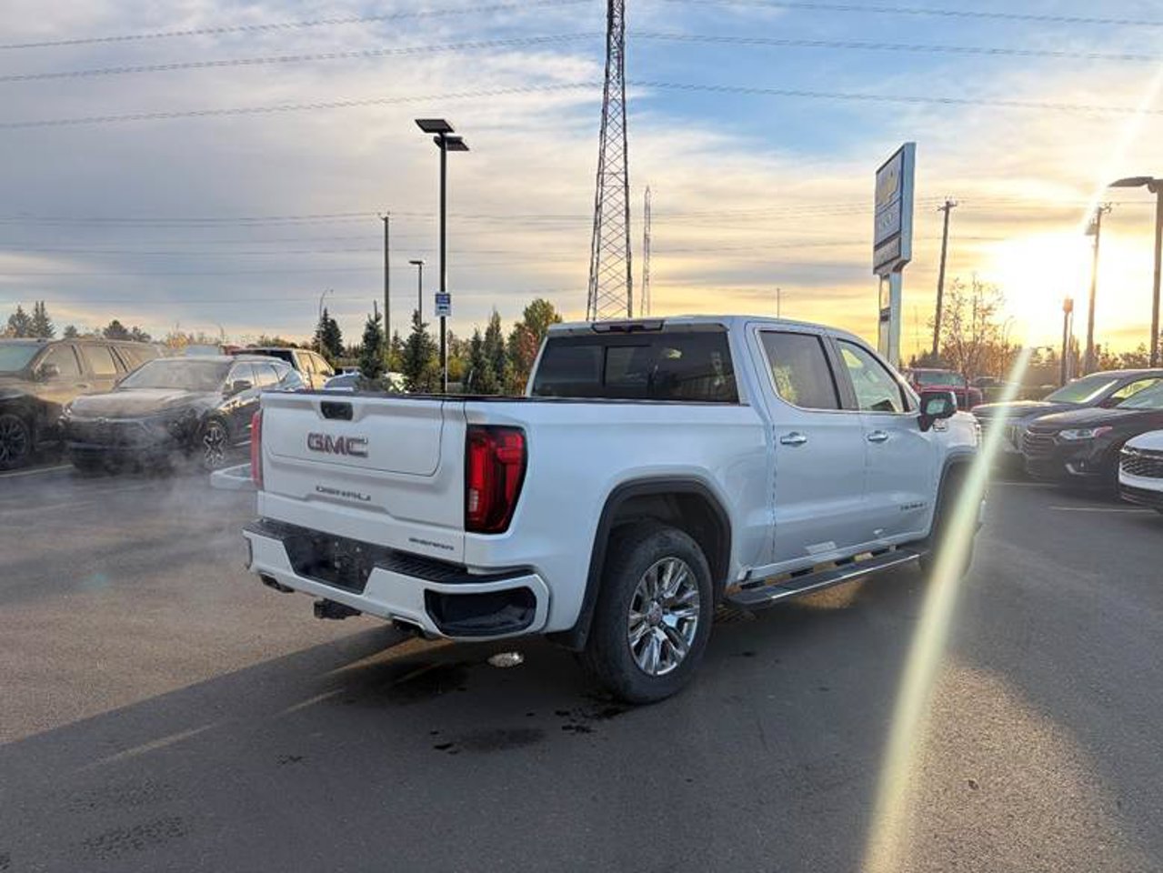 2023 GMC Sierra 1500 4WD Crew Cab 147 Denali White Sherwood Park - photo #4