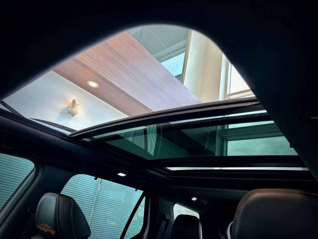2023 Honda Pilot White Notre-Dame-des-Prairies - photo #18