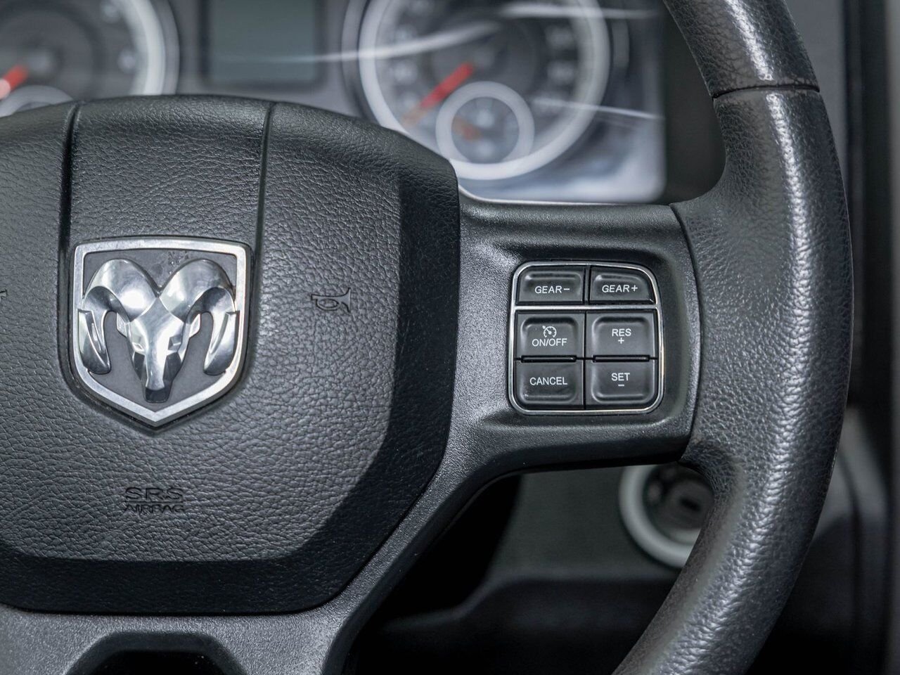 Ram 1500 Classic NIGHT EDITION 4X4 *CARPLAY* FREINS REMORQ WIFI USB 2023 Blanc Saint-Jérôme - photo #15