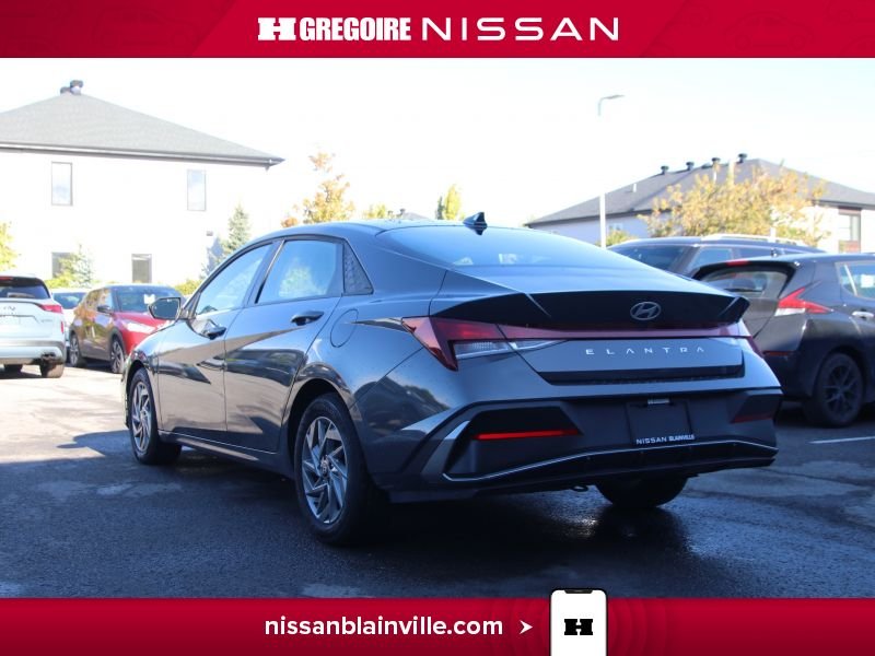 2025 Hyundai Elantra Grey Laval - photo #5