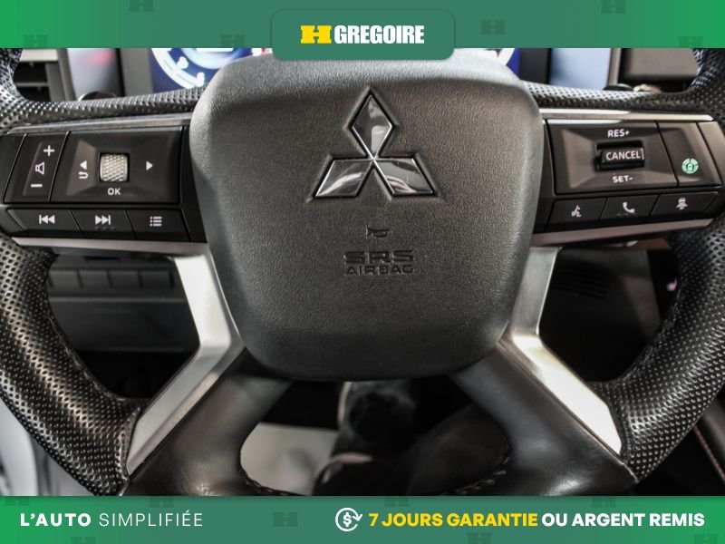 2023 Mitsubishi Outlander Silver Laval - photo #25