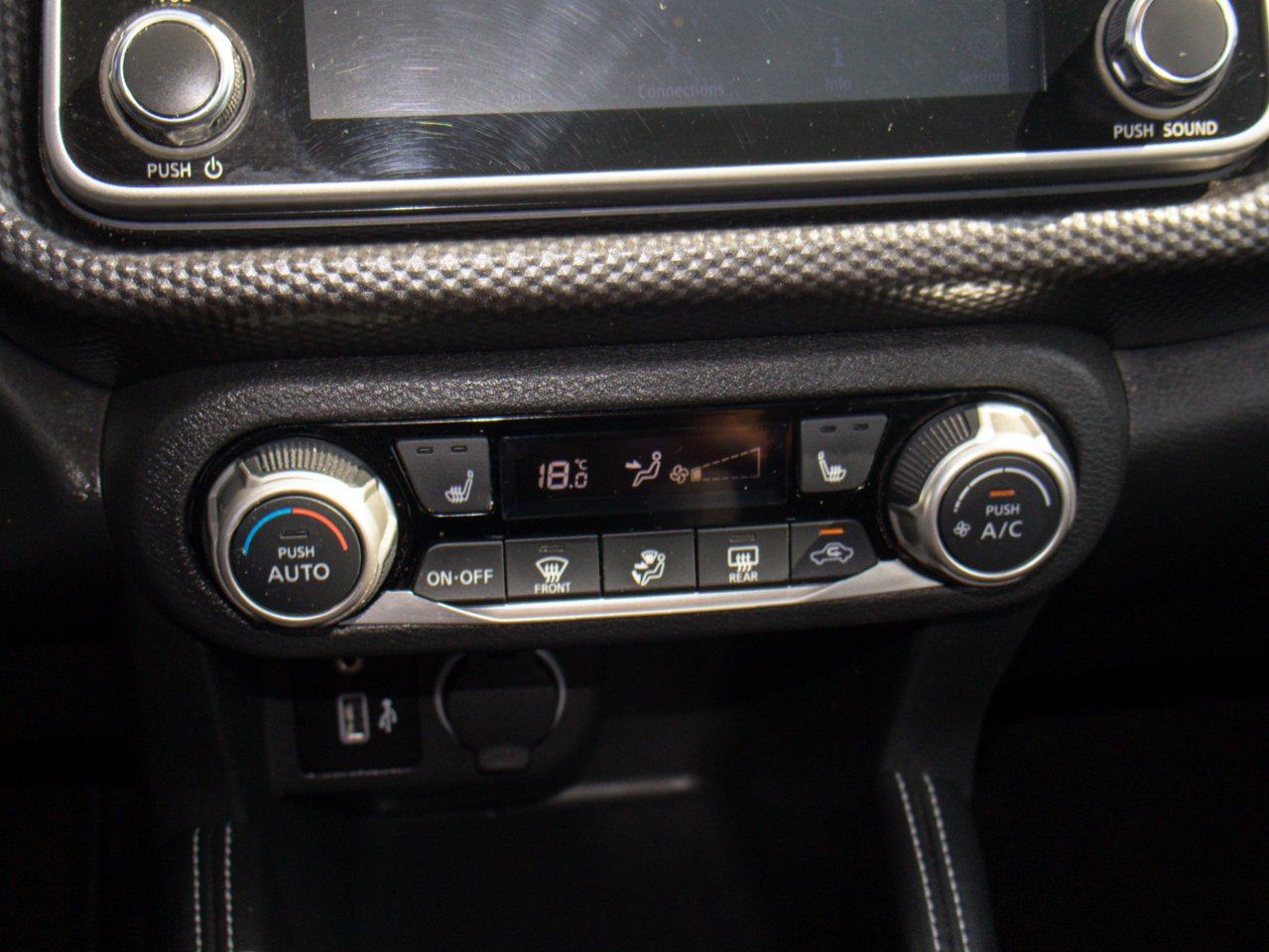 2019 Nissan Kicks SV FWD White Sherwood Park - photo #25