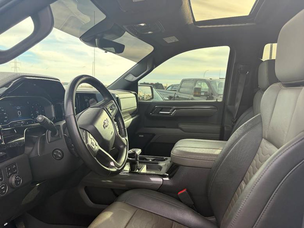 2023 Chevrolet Silverado 1500 4WD Crew Cab 147 ZR2 White Sherwood Park - photo #5