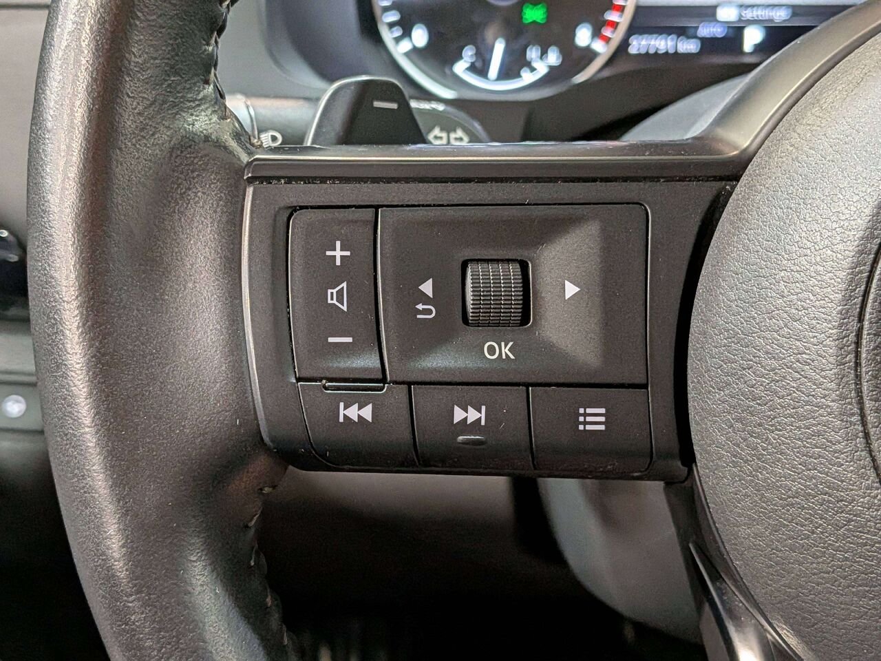 2024 Nissan Pathfinder S 4WD Black Val-David - photo #15