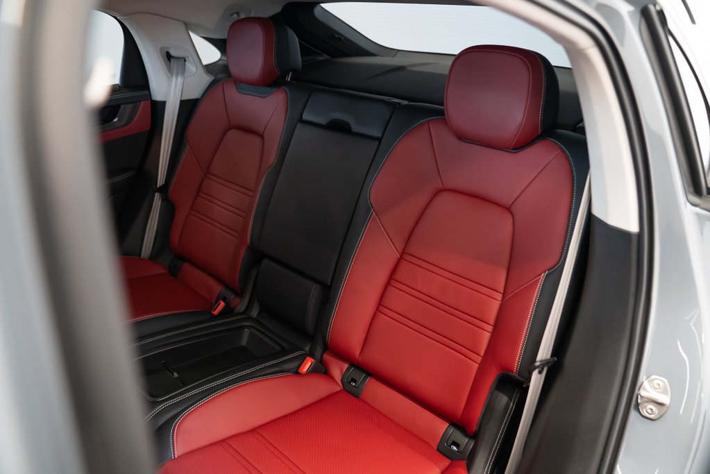 2024 Porsche Cayenne Grey Saint-Eustache - photo #15