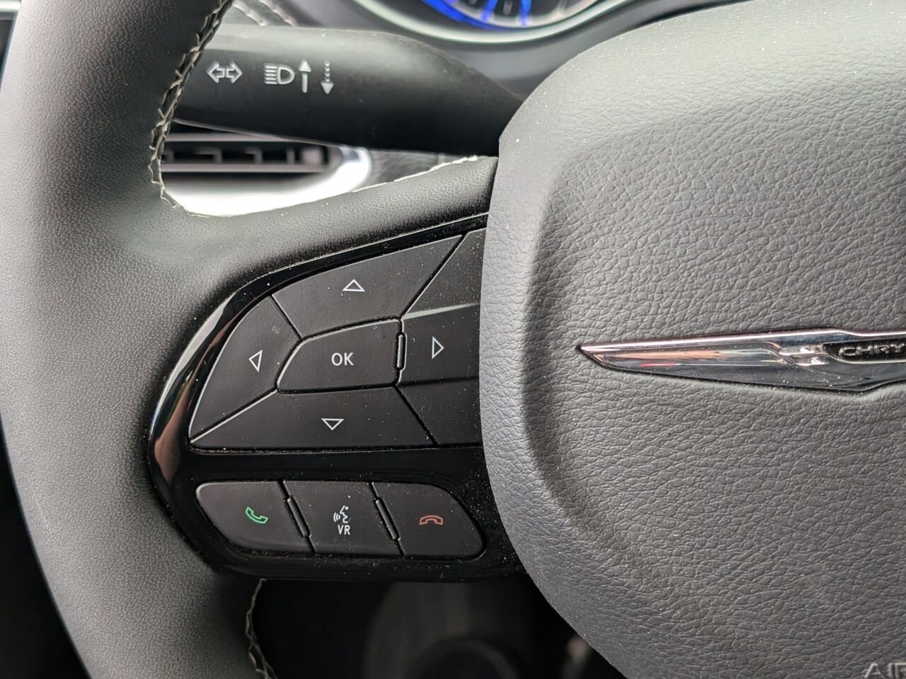 Chrysler Pacifica LIMITED/SIÈGES CHAUFFANTS/TOIT OUVRANT/VOLANT CHAUFFANT/BLUETOOTH/AC BIZONE 2025 Noir Sherbrooke - photo #13
