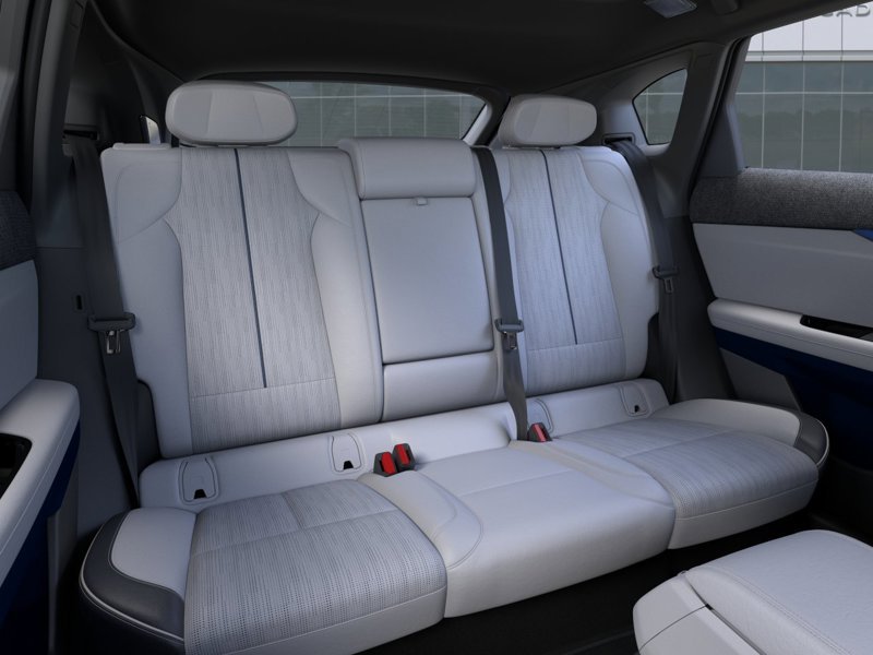 2027 CADILLAC OPTIQ Sport haut de gamme 4 portes Vibrant White Tricoat Sherbrooke - photo #16