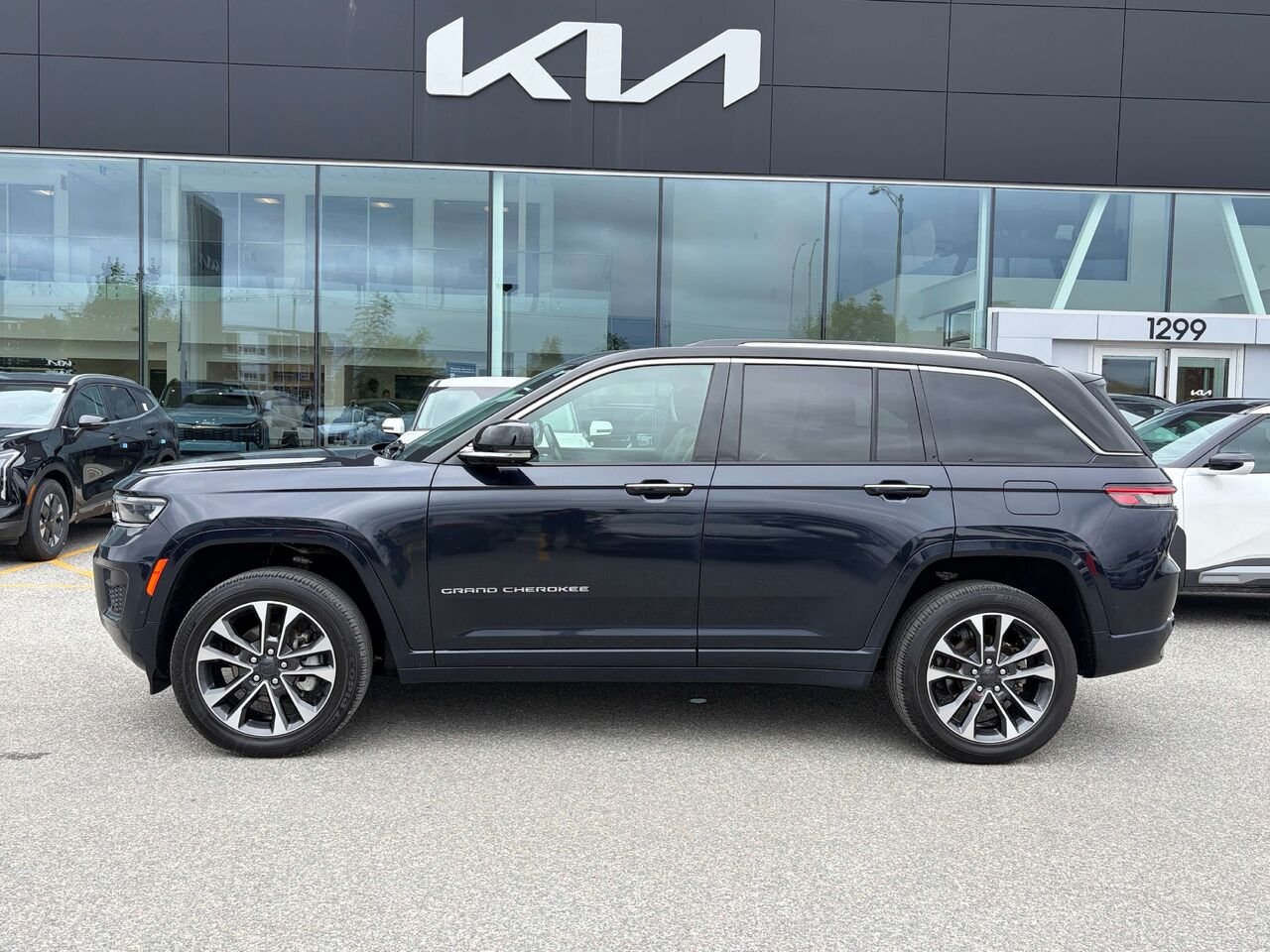 2024 Jeep Grand Cherokee Blue Gatineau - photo #2
