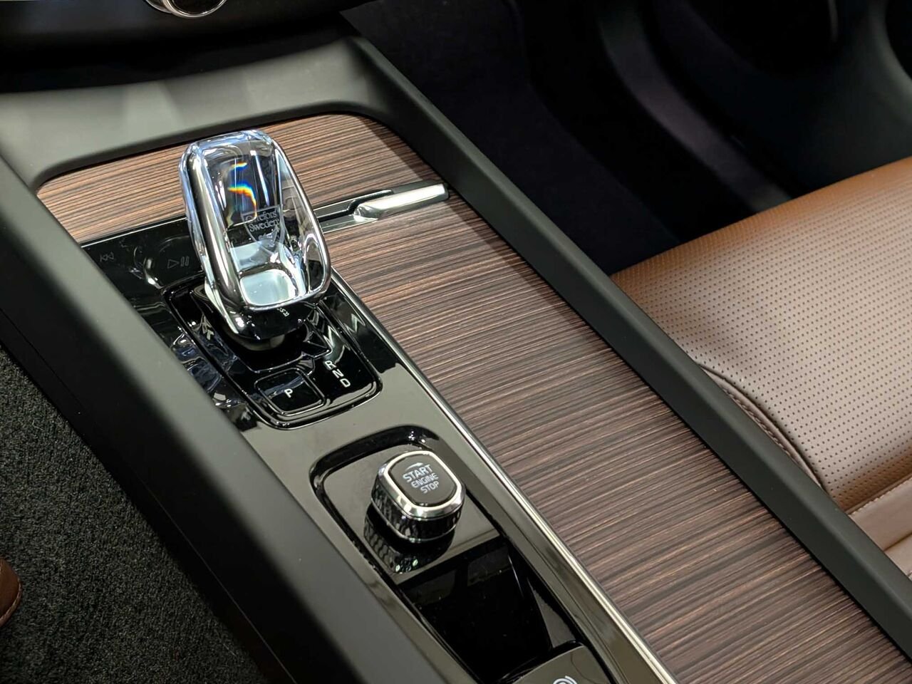 VOLVO XC60 Ultimate Bright Theme AWD Toit Pano Sièges Chauffants 2023 Gris Sherbrooke - photo #19
