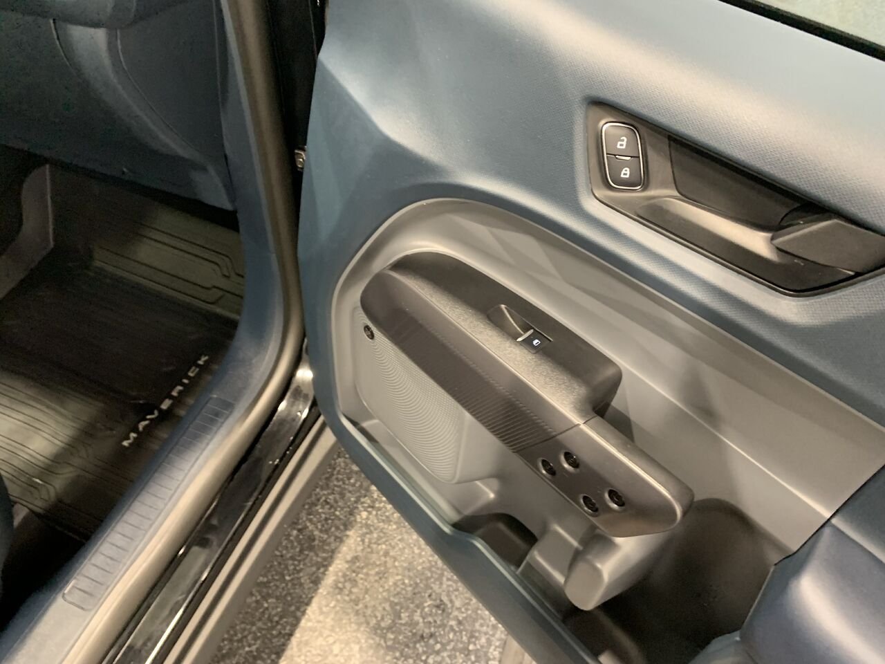 2026 Ford Maverick LARIAT HYBRIDE Black Saint-Eustache - photo #19