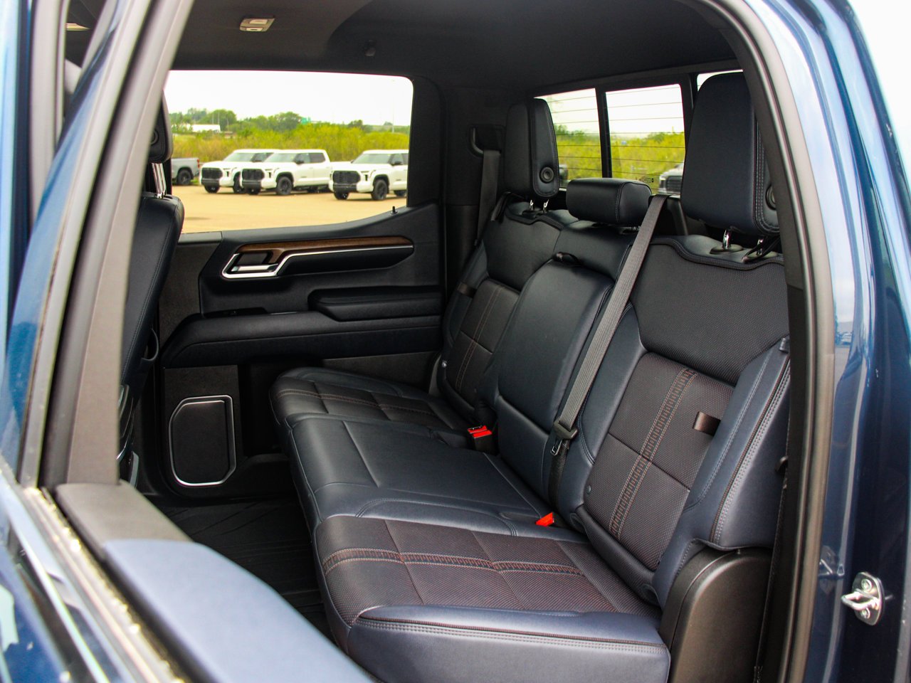 2022 Chevrolet Silverado 1500 4WD Crew Cab 147 High Country Blue Sherwood Park - photo #32